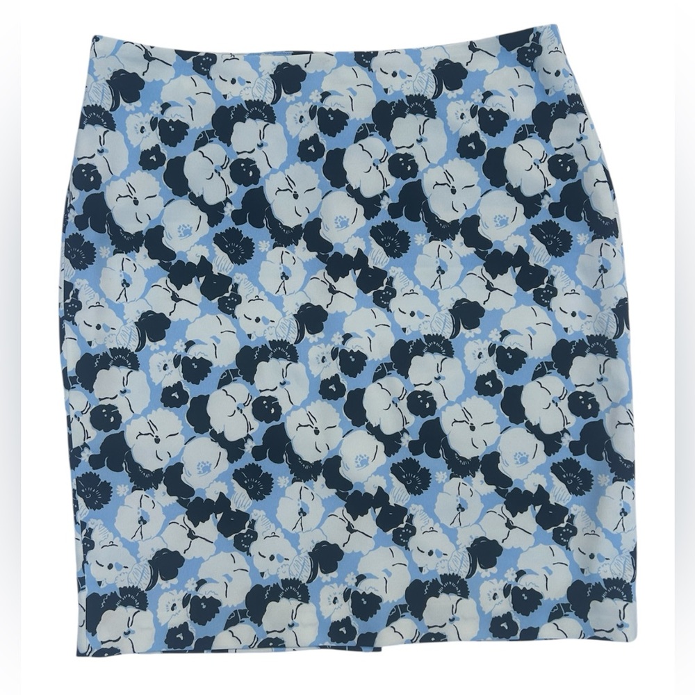 ANN TAYLOR FACTORY PETITE NWOT
Stright Pencil Back Vented Floral Skirt